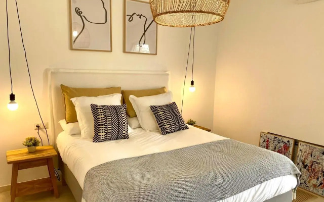 Guadalmina Beach Holidays Suite Apartment,