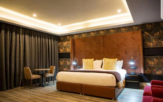 Mgb Hotel at 2ten