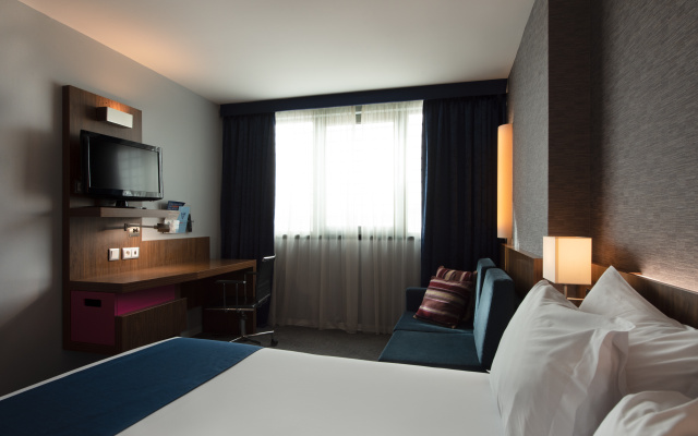 Holiday Inn Express Lisbon Airport by IHG