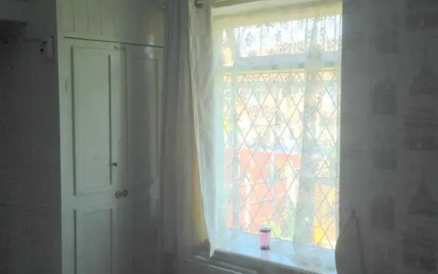 Liverpool Airport Rooms