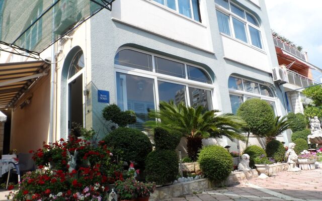 Отель Guesthouse Split вид на фасад