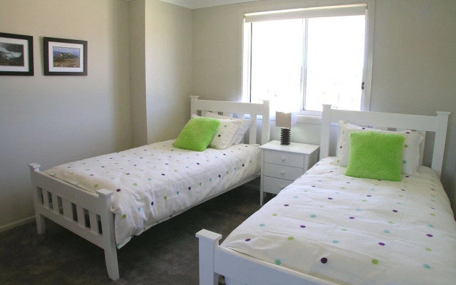 Lagoons Estate, 5 Lamandra Crescent,