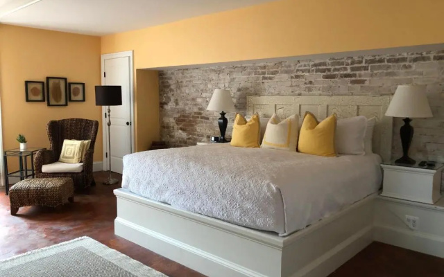 Suites at 249