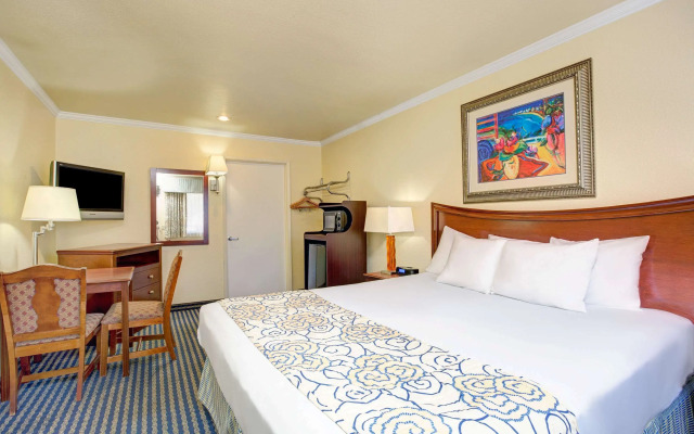 Super 8 by Wyndham Santa Cruz Beach