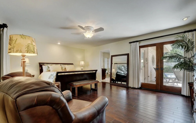 Luxury Lakeview Home in Lakeway by RedAwning