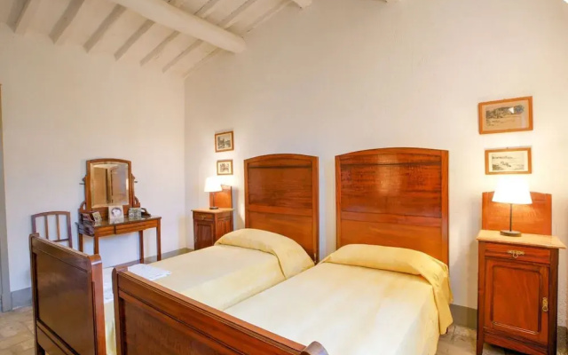 Villa in Sermugnano With Pool & Garden