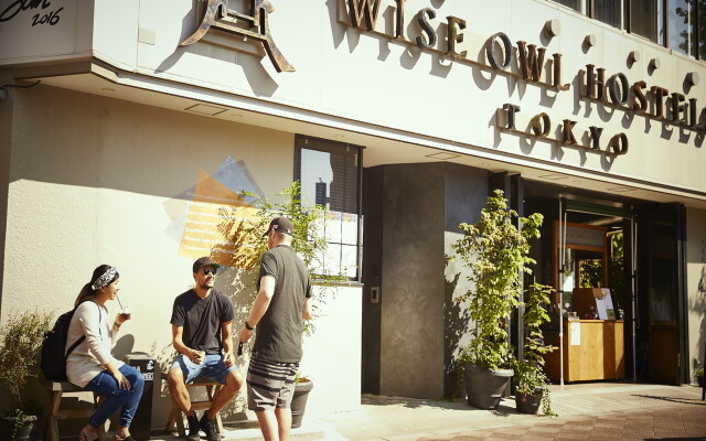 Отель Wise Owl Hostels Tokyo вид на фасад