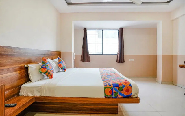 Paradise Inn by OYO Rooms