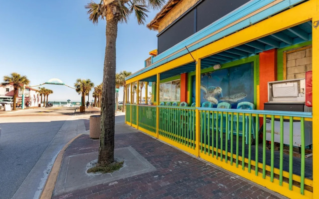 Colony Beach Club 209