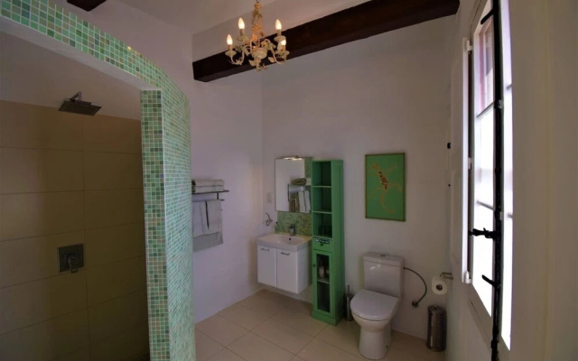 Stylish and characterful townhouse - views, A/C