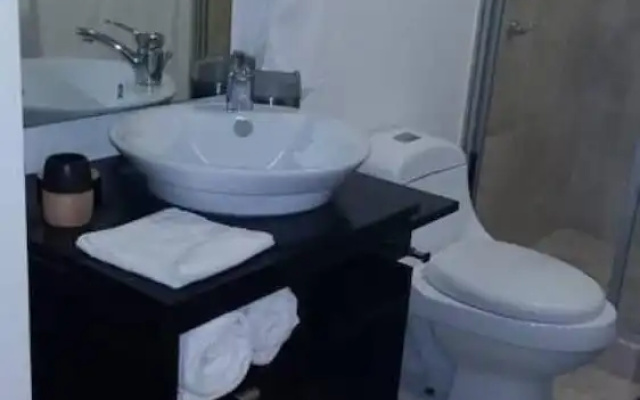 Bright and Modern Duplex With Amenities and Staff