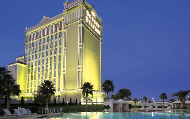 Отель Sunset Station Hotel & Casino США, Хендерсон - отзывы, цены и фото номеров - забронировать отель Sunset Station Hotel & Casino онлайн вид на фасад