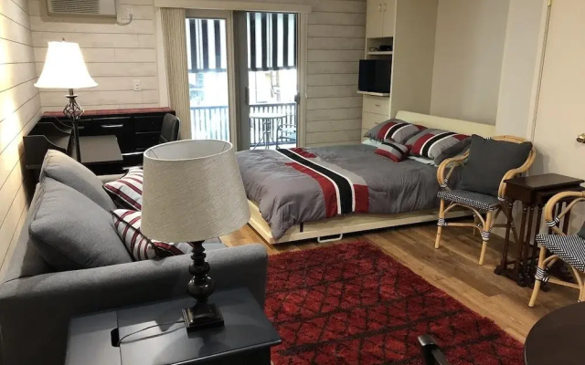 Beechover 2 Studio Bedroom Condo by Redawning