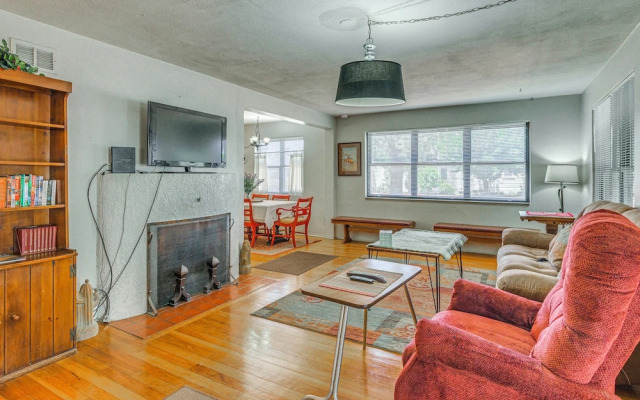 Highly Walkable Area! Charming Roswell Bungalow