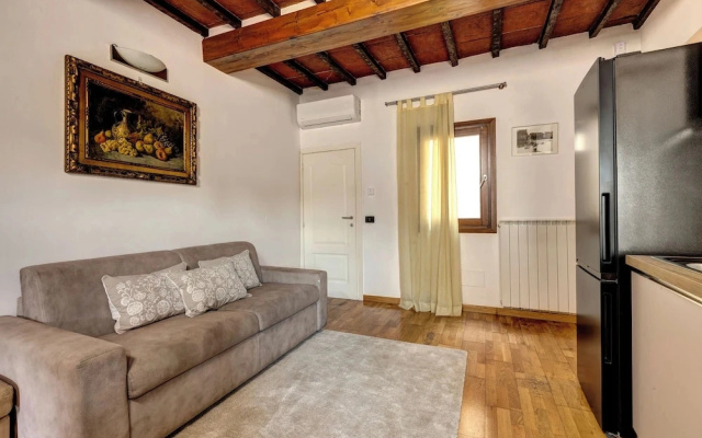 Romana Apartment by Mamo Florence