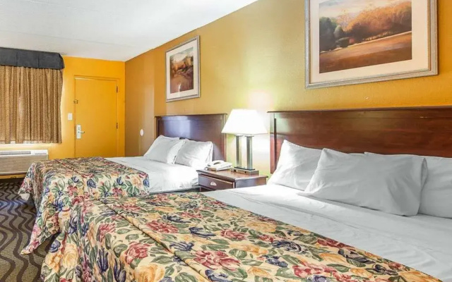 Days Inn By Wyndham Calhoun Ga I-75 And Us-41