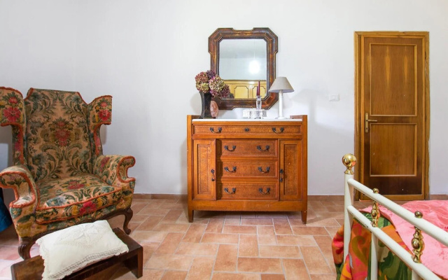 Beautiful Home in Londa With 2 Bedrooms and Wifi