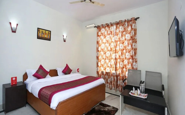OYO 13592 Royal Stay Inn
