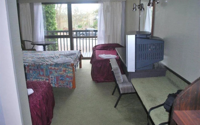 Riverside Of Cambridge Motel
