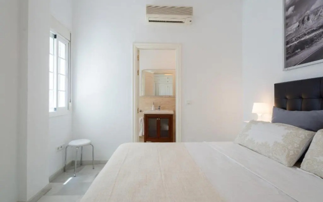 ML1C-Prime Location Marble Apartment with Patios
