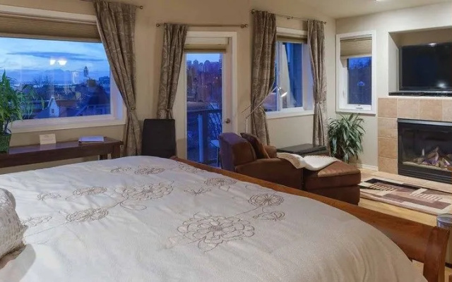 Sleeping Bulldog Bed & Breakfast