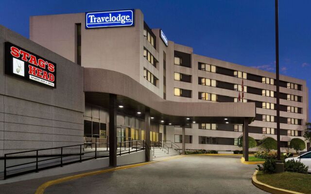 Отель Travelodge by Wyndham Toronto East вид на фасад