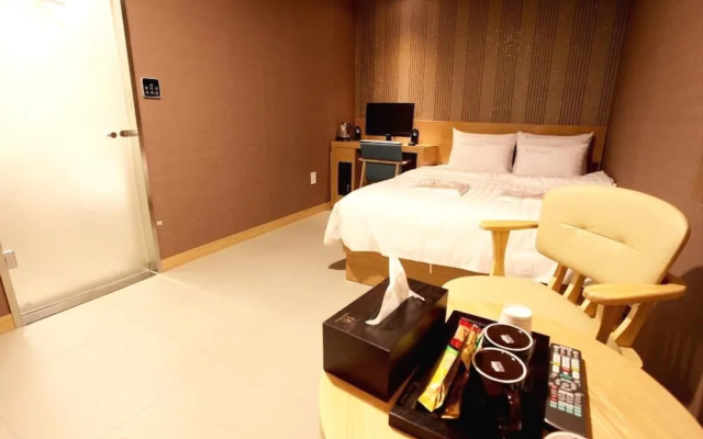 Yeongdeungpo Hotel The Hue