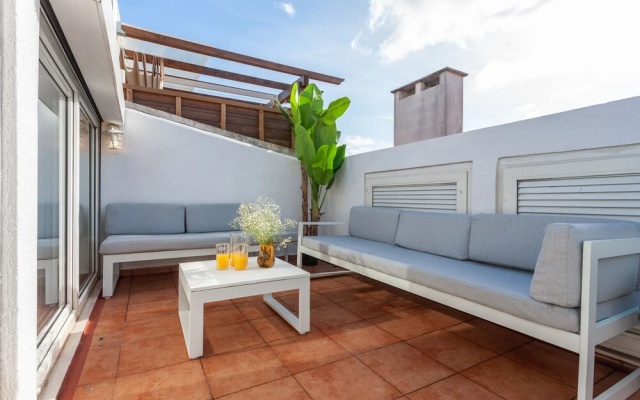 Liberty Penthouse Three-Bedroom Apartment - by LU Holidays