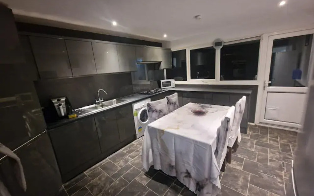 Milton Keynes Modern Retreat