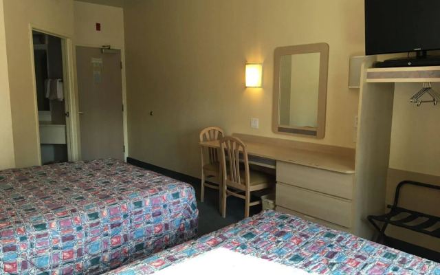 Motel 6-Portland, OR - North