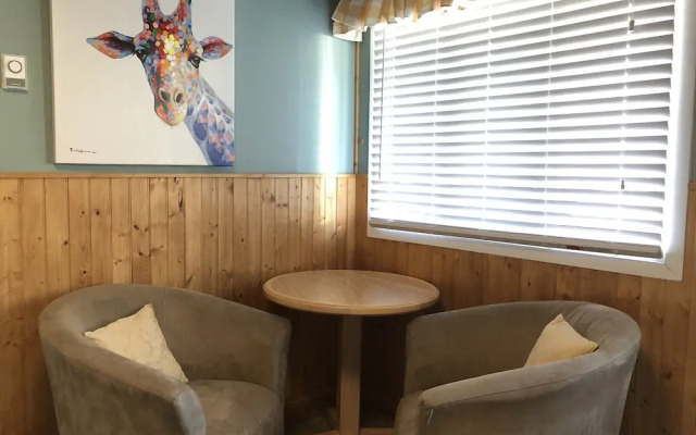 The Piccadilly Motel