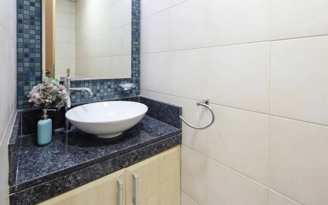 Sleek And Elegant 1BR on The Palm!