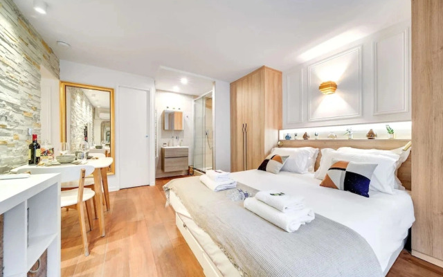 Historical Apartment in the Heart of Paris - 2