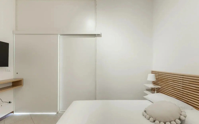 Light-filled Flat by Wonderful Italy