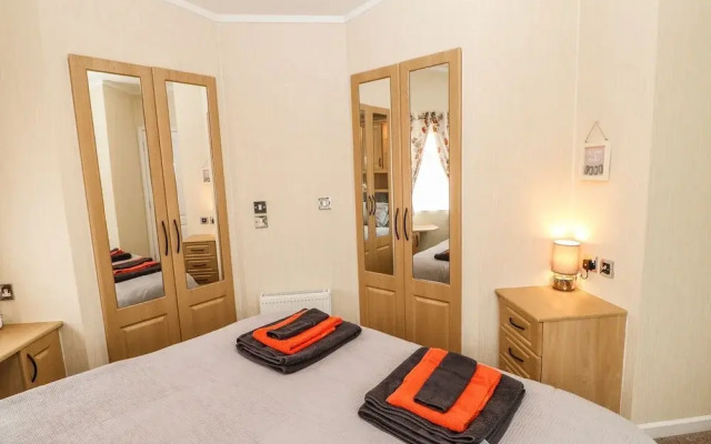 10 Poppy Lodge