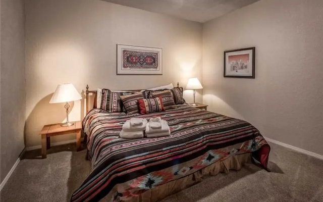 Blue Bear Retreat - Eight Bedroom Cabin