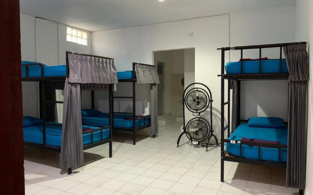 Arta Garden Guest House & Hostel