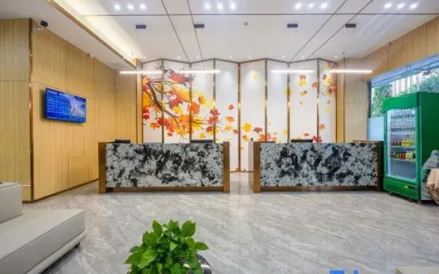 Yunfeng Hotel (Yangjiang Xindachengshidaiguangchangdian)