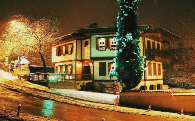 Çesmeli Konak