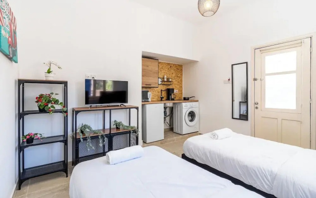 Mufasa Studio & Terrace in Larnaca