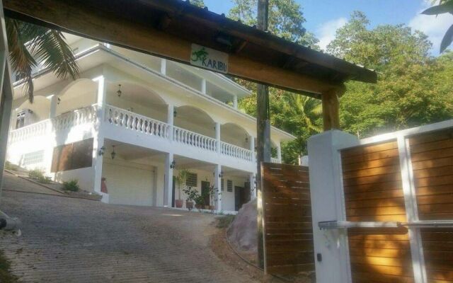 Отель Villa Karibu Сейшельские острова, Остров Маэ - отзывы, цены и фото номеров - забронировать отель Villa Karibu онлайн вид на фасад