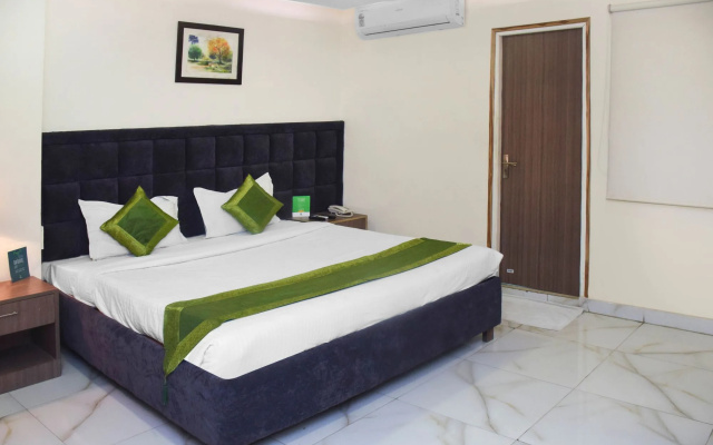 Fabhotel Metro View