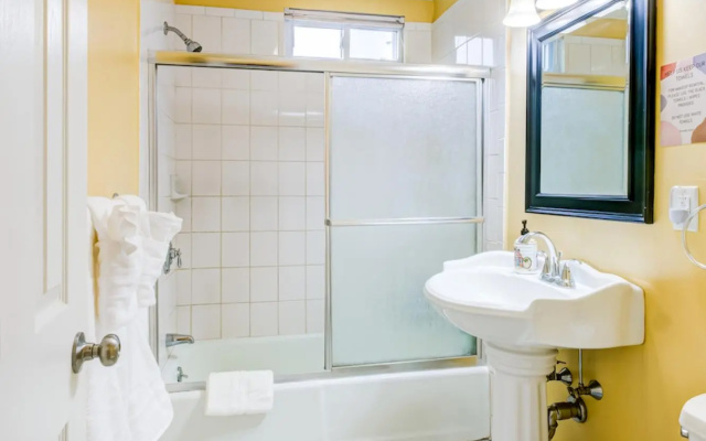 Spacious 2bd/1ba | Ashmont+Parking | 3D TOUR