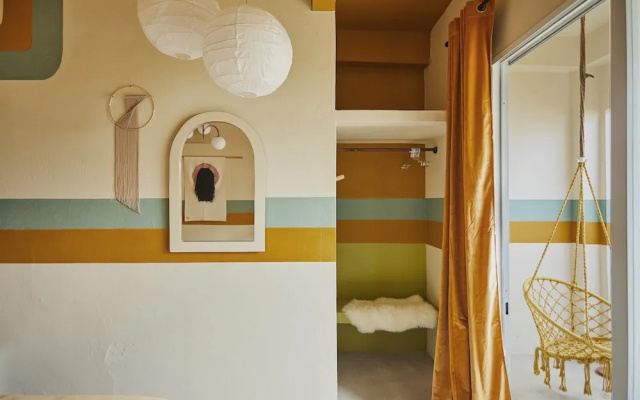 MOOD HAUS by DW - 70's Retro Stays