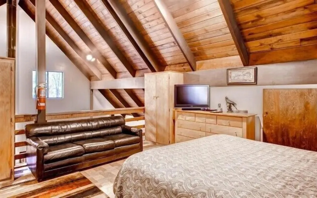 Scenic Wonders Yosemite Creekside Loft