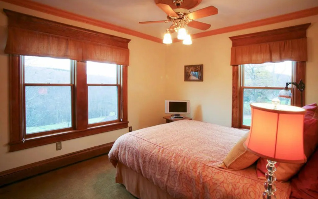 Breezy Hill Inn