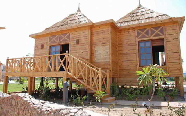 Отель Aqua Blu Resort Египет, Шарм эль Шейх - 4 отзыва об отеле, цены и фото номеров - забронировать отель Aqua Blu Resort онлайн вид на фасад