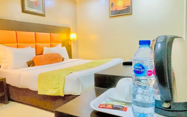 Oakspring Hotel & Luxury Suites