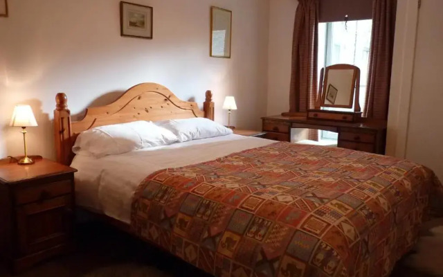 Torr Apartments - Highland Club