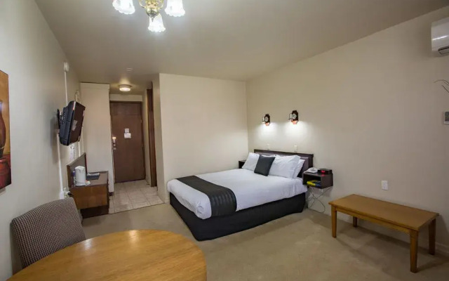 Econo Lodge Hacienda International